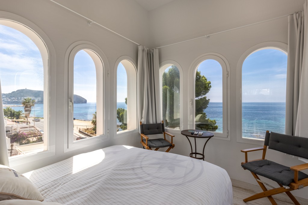 xlarge_CBNAAP2003_54432_V0_32C8