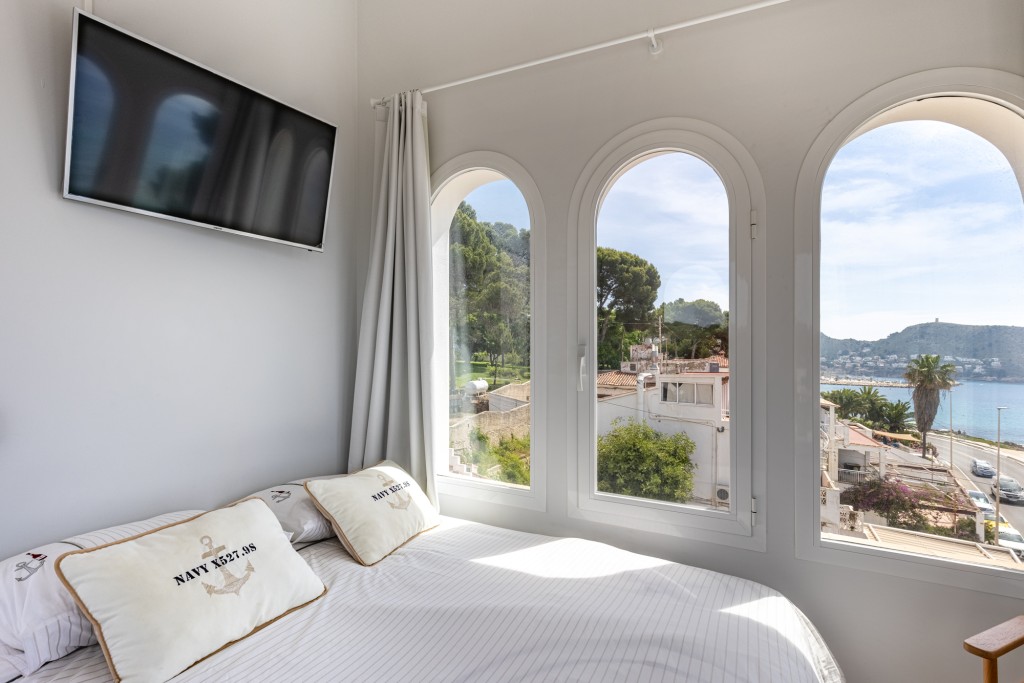 xlarge_CBNAAP2003_54433_V0_E5BD