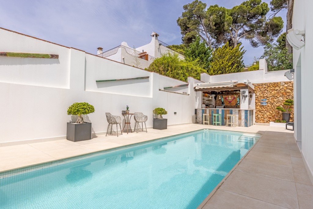 xlarge_CBNAAP2003_54437_V0_FCC2