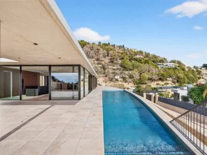 Villa en venta en Benissa - Excepcional villa de nueva construcción con vistas panorámicas al mar