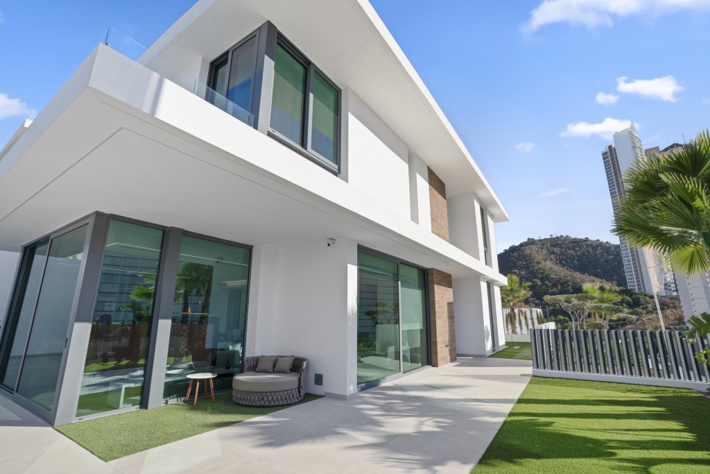 xlarge_CBNAAP2032_55355_V0_D888