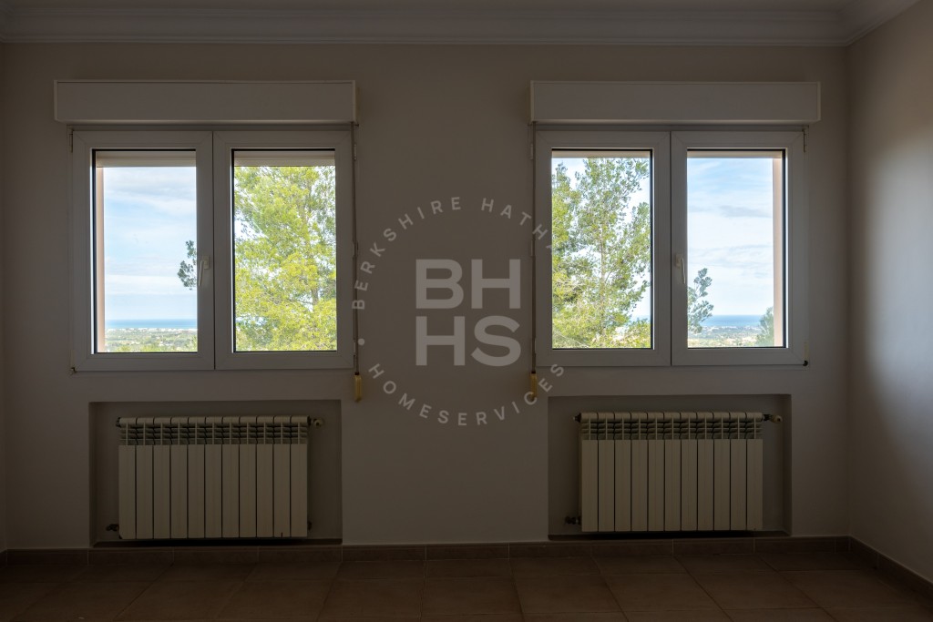 xlarge_CBNAAP1166_25919_V0_3B72