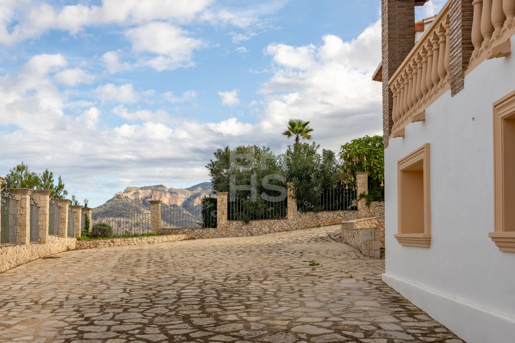 xlarge_CBNAAP1166_25937_V0_CF9B