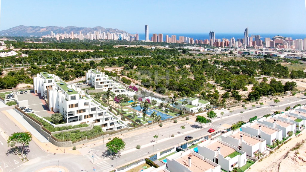 xlarge_CBNAAP1373_32581_V0_AD76