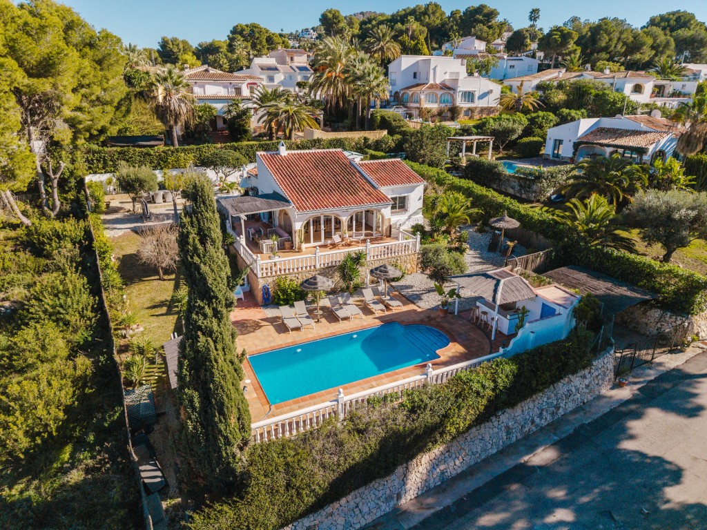 Elegante casa independiente en venta en la calle de la Violeta