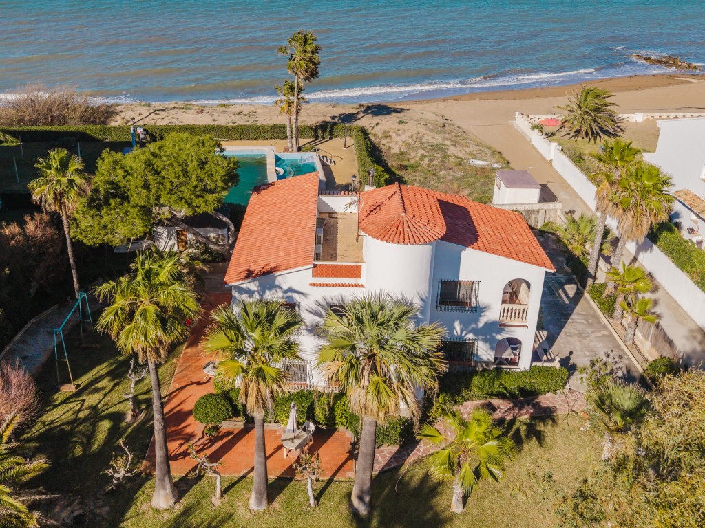 Villa con Vistas al Mar en Les Marines de Dénia – Un Refugio Mediterráneo para Vivir y Disfrutar