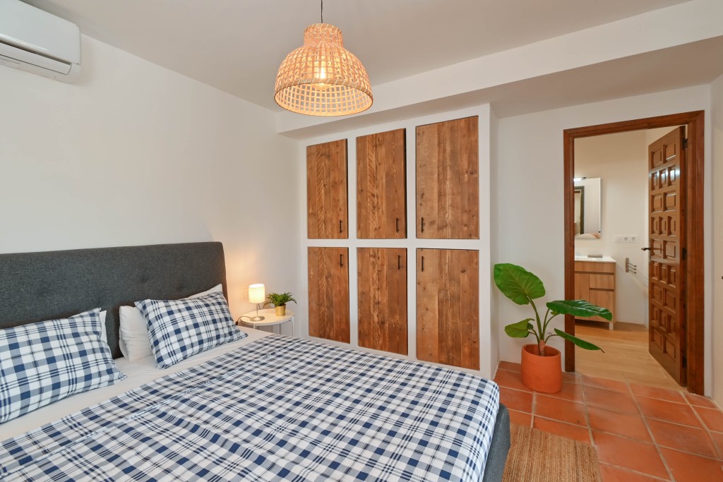 xlarge_CBNAAP2154_59806_V0_EF02