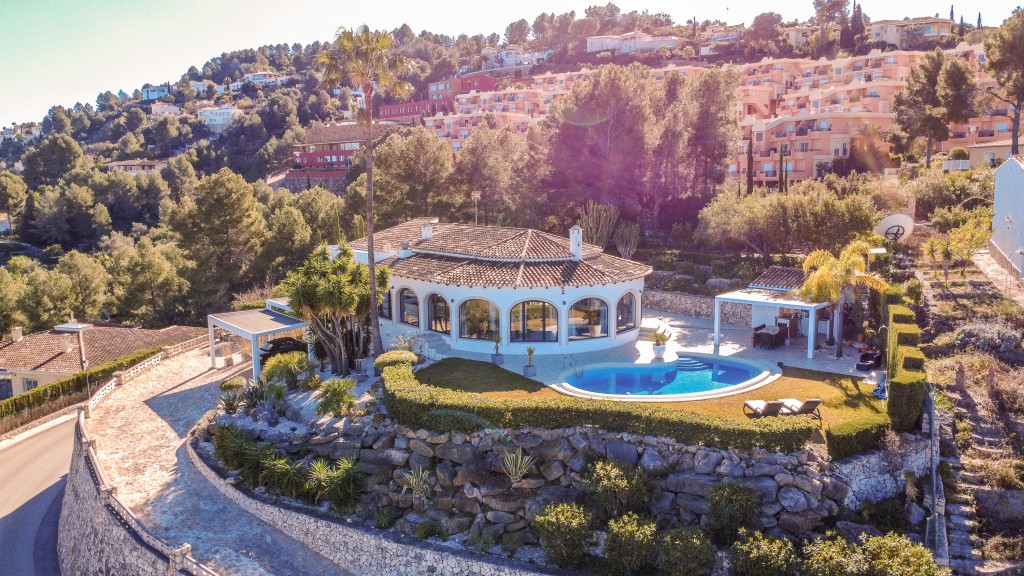 Villa Mediterránea de Lujo en La Sella – Vistas Panorámicas al mar y montaña