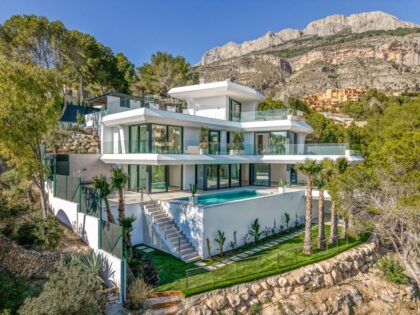 Se Vende en Altea: Una joya arquitectónica contemporánea con vistas al mar