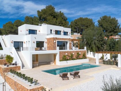 Villa moderna de lujo en Moraira - Un refugio mediterráneo contemporáneo