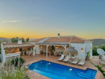 Chalet Independiente con Piscina Privada de 10m en Pedreguer - Totalmente Amueblado y Listo para Entrar a Vivir