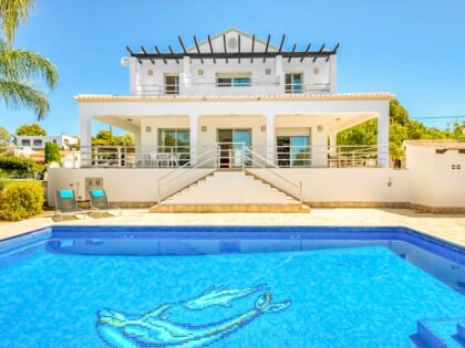 Villa familiar con vistas al mar en La Fustera