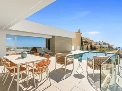 Villa contemporánea con piscina privada y vistas al mar en Cumbre del Sol