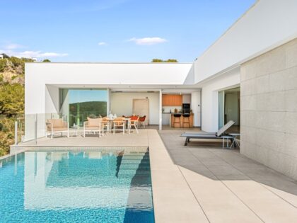 Villa contemporánea con piscina privada en Residencial Magnolias