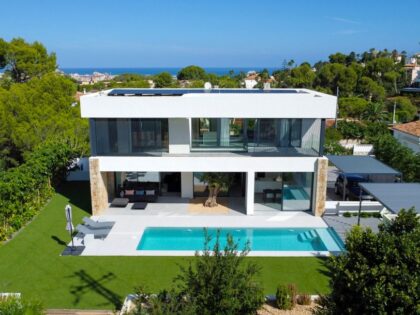 Villa contemporánea sostenible con vistas al mar y al Montgó en Dénia – Tecnología inteligente y estilo de vida mediterráneo