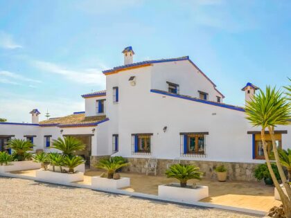 Amplia Finca Familiar en Venta en Benimarco-Benissa