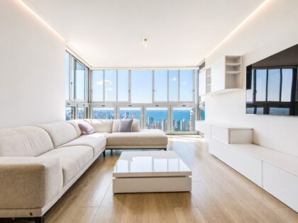 Espectacular Ático Dúplex en Benidorm con Inigualables Vistas al Mar y Lujosos Acabados