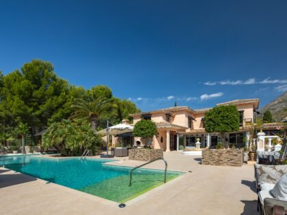 Exquisita Villa de Lujo de 6 Dormitorios en Santa Clara