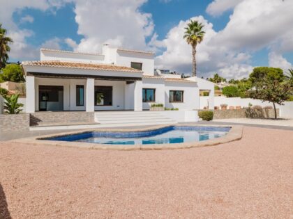 Villa Mediterránea con Vistas al Mar en Venta en Moraira