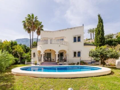 Villa exclusiva con vistas panorámicas al Montgó y mar en Dénia