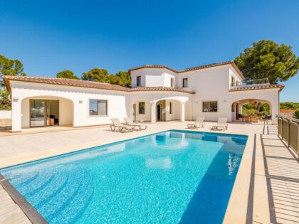 Exclusiva Villa con Vistas al Mar en Moraira - Segunda Línea de Mar