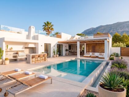 Chalet de una sola planta con vistas al Montgó en Dénia - una oportunidad de renovación con gran potencial