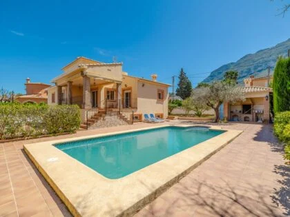 Amplio chalet con piscina