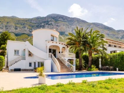 Villa mediterránea en el Montgó