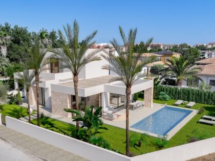 Villa de nueva construcción con piscina privada y 4 dormitorios en La Pedrera