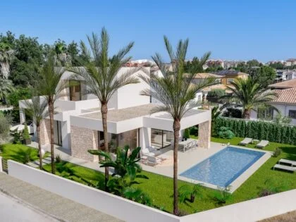 Villa de nueva construcción con piscina privada y 4 dormitorios en La Pedrera