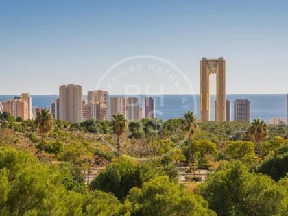 Elegante apartamento junto al mar en el emblemático edificio Intempo