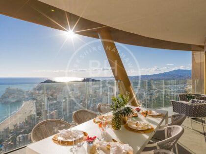 Elegante apartamento junto al mar en el emblemático edificio Intempo