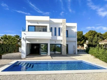 Serenidad junto al mar: Villa Moderna con Vistas al Mar en Benissa