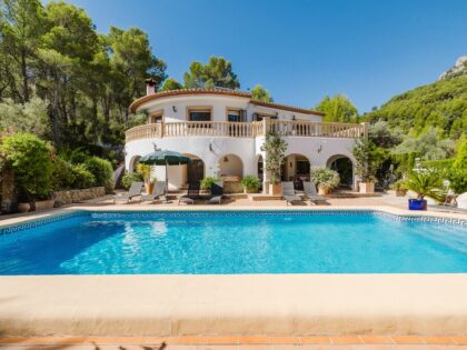 Elegante villa rural de 5 dormitorios con apartamento de invitados