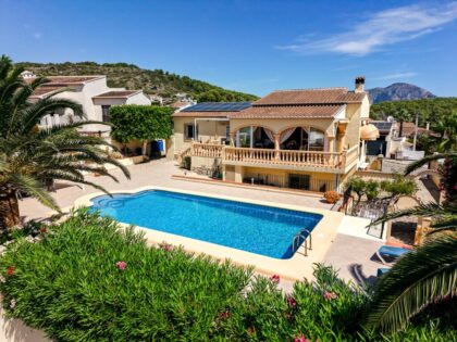 Elegante chalet unifamiliar con piscina