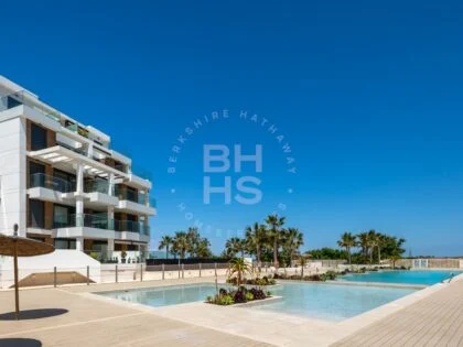 Obra nueva. Apartamento en primera línea en venta en Denia.
