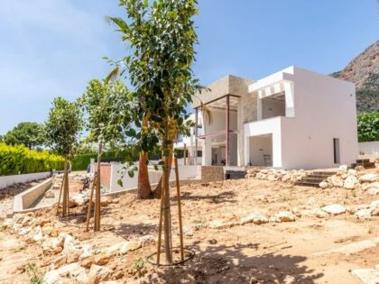 Lujosa villa contemporánea en Montgó