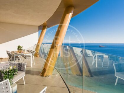 Elegante apartamento junto al mar en el emblemático edificio Intempo