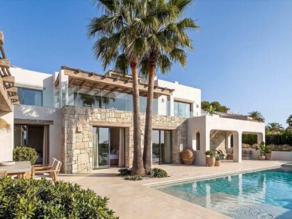 Villa contemporánea de estilo ibicenco con vistas al mar en Moraira