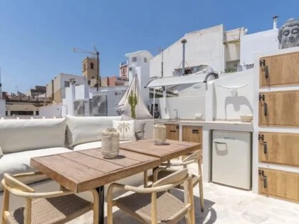 Adosado reformado con licencia turística en el casco antiguo de Jávea