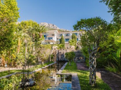 Exclusiva finca en Altea con espectaculares vistas al mar y un potencial de renovación excepcional