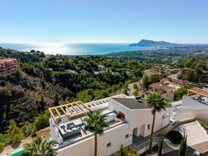 Villa de lujo en Altea la Vella con vistas panorámicas al mar y piscina privada