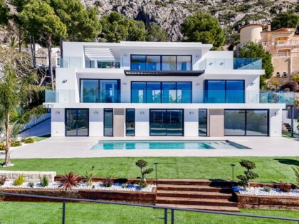 Panorama de Altea Hills: Una obra maestra arquitectónica en construcción